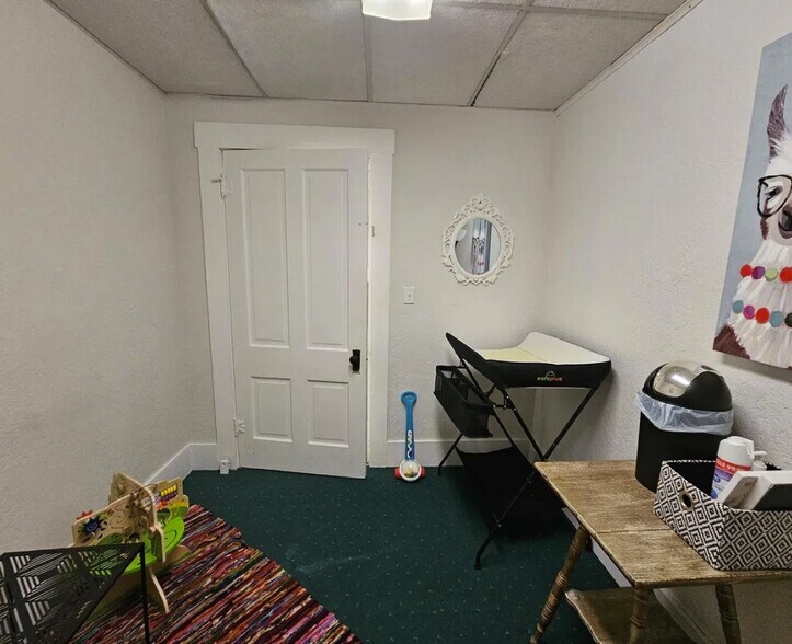 More Photos Of 401 N Vine St, Sparta Specialty For Sale