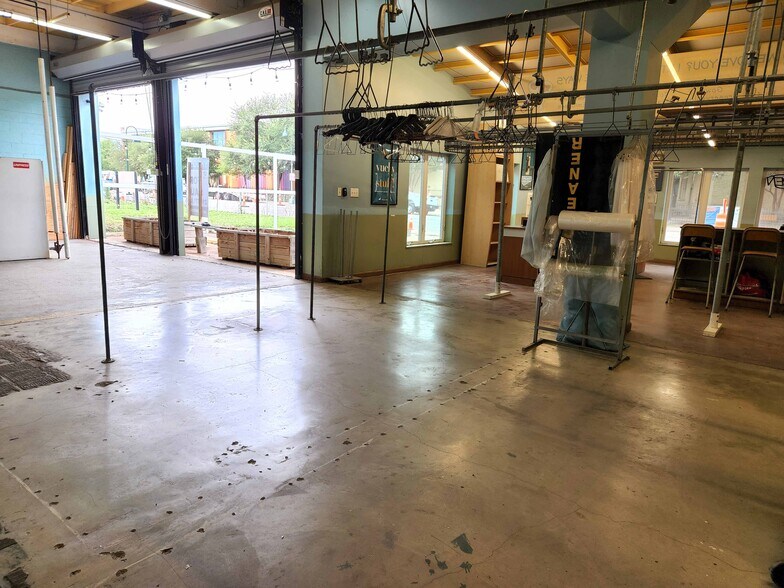 More Photos Of 1006 S Saint Marys St, San Antonio Storefront Retail Office For Sale