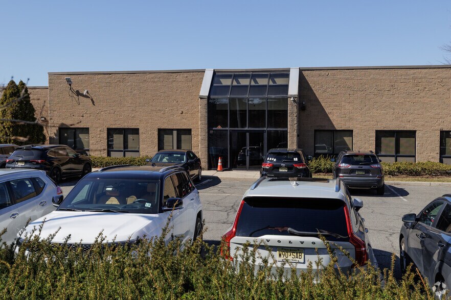 More Photos Of 600 16th St, Carlstadt Distribution For Lease