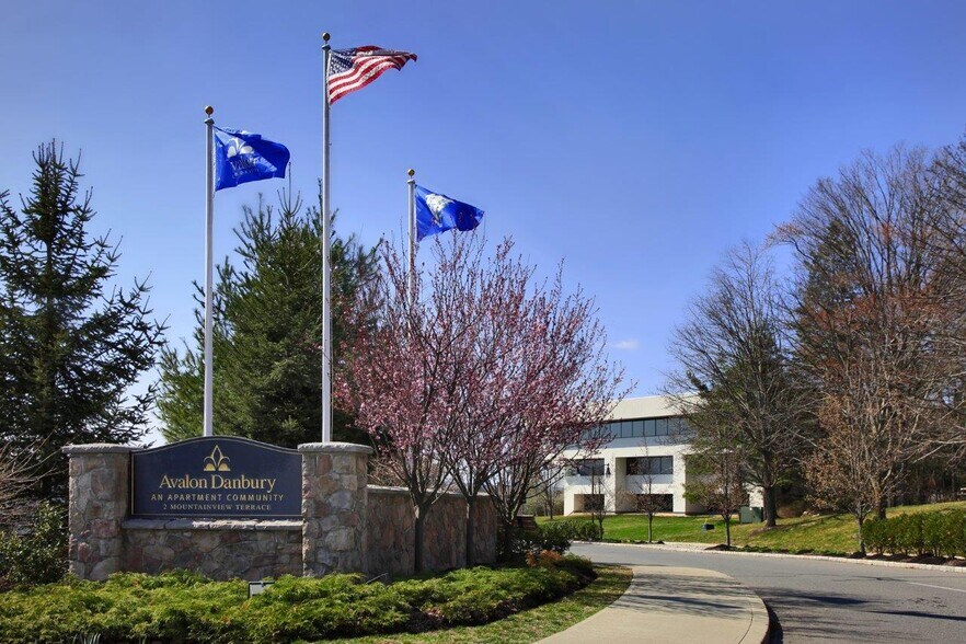 More Photos Of 4 Mountainview Ter, Danbury Office For Lease