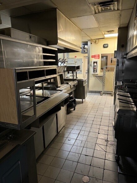 More Photos Of 195 S Columbine Ct, Parachute Fast Food For Sale