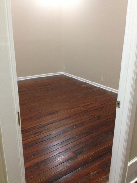 More Photos Of 128-130 N Ashley St, Valdosta General Retail For Sale
