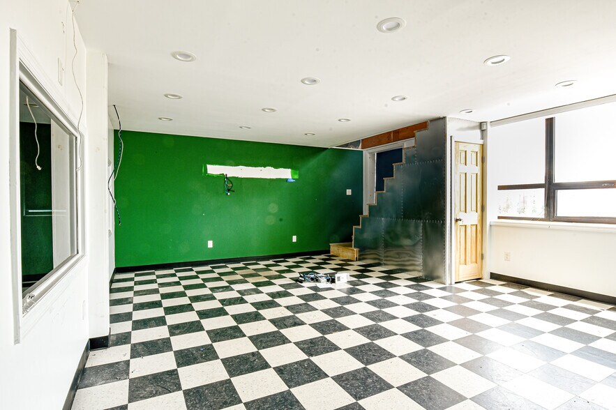 More Photos Of 2 Aspen Pl, Passaic Showroom For Lease