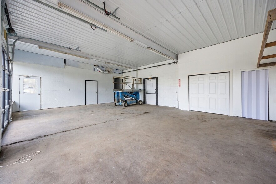 More Photos Of 400 5th Ave, New Brighton Auto Repair For Sale