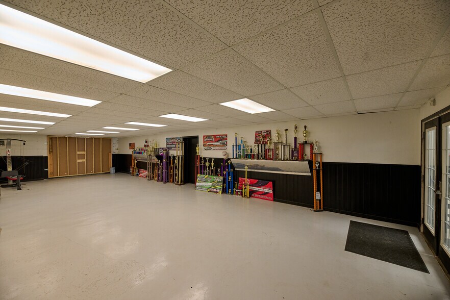 More Photos Of 7464 Sharon Mercer Rd, Mercer General Retail For Sale