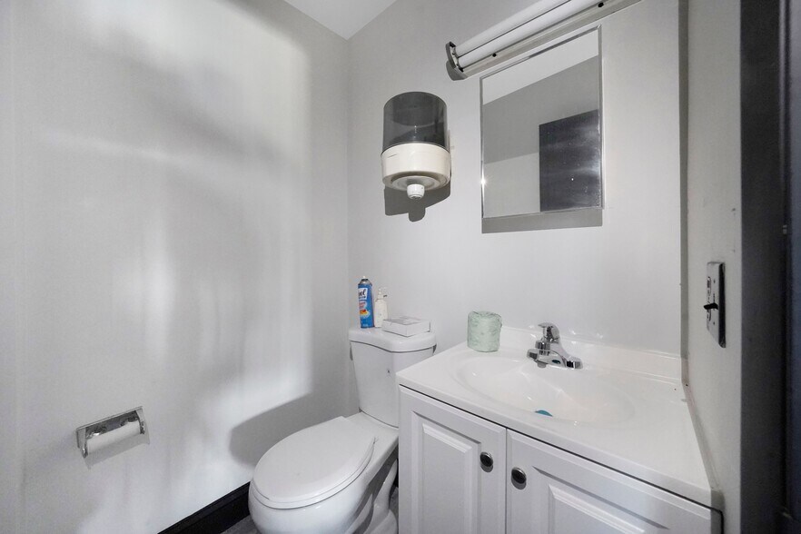 More Photos Of 2099 S Park Rd, Hallandale Manufacturing For Sale