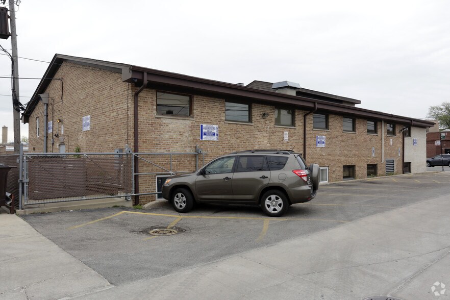 More Photos Of 6420 N California Ave, Chicago Medical For Lease