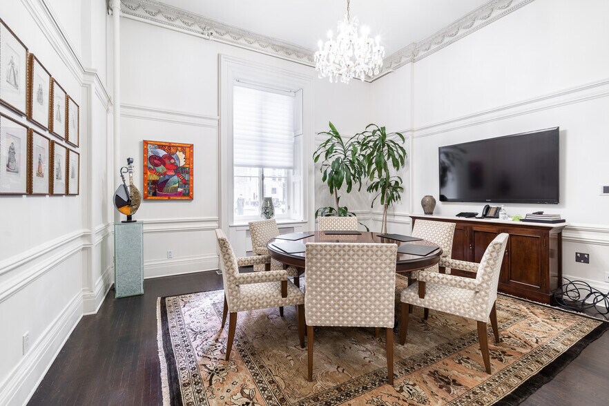 More Photos Of 1175-1183 Pl Du Frère-André, Montréal Office For Sale