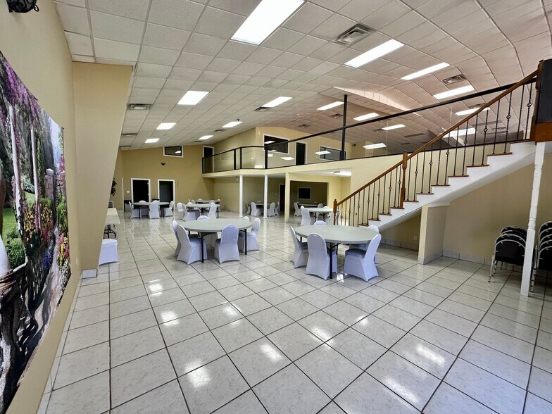 More Photos Of 1680 Broadway, Macon-Bibb Freestanding For Sale