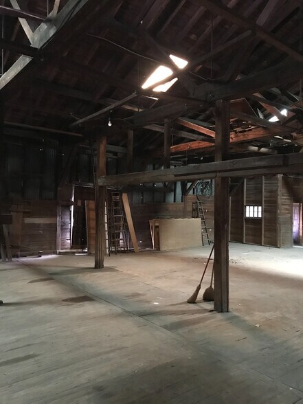 More Photos Of 110 Railroad St, Williamston Bar For Sale