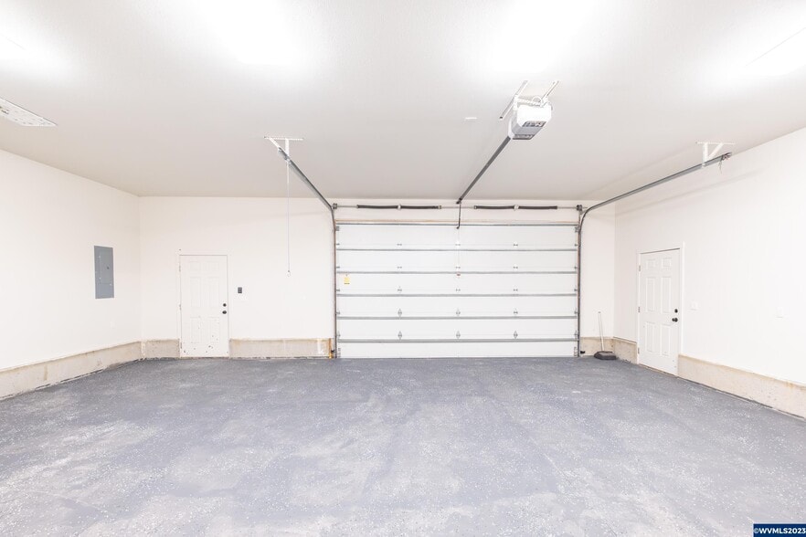 More Photos Of 4206 Main St, Sweet Home Auto Repair For Sale