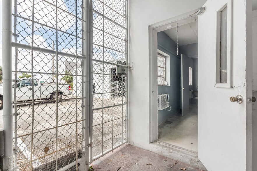 More Photos Of 775 NW 21st St, Miami Service For Lease