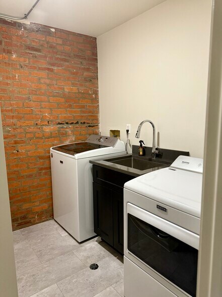 More Photos Of 205 W Galena Blvd, Aurora Storefront Retail Residential For Sale