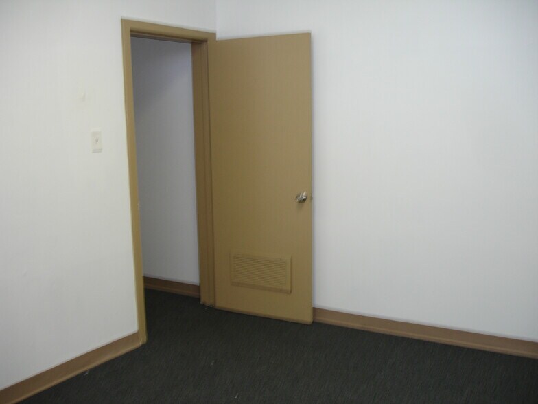 More Photos Of 1022 Pasadena Blvd, Pasadena Medical For Lease