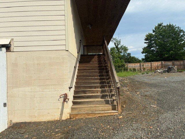 More Photos Of 115 W Shirley Ave, Warrenton Freestanding For Sale