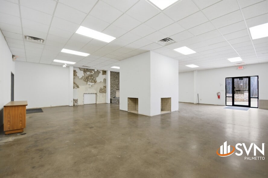 More Photos Of 107 Ben Hamby Ln, Greenville Light Distribution For Lease