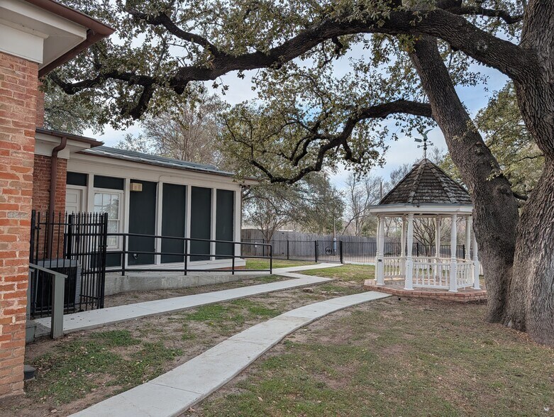 More Photos Of 407 Columbus Ave, Waco Office For Lease