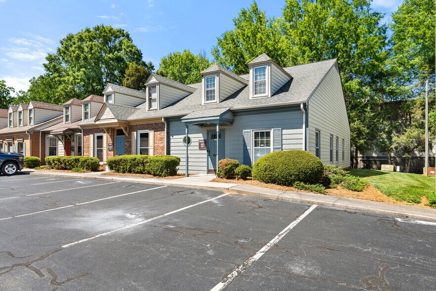 More Photos Of 1919 Boulevard St, Greensboro Office For Sale