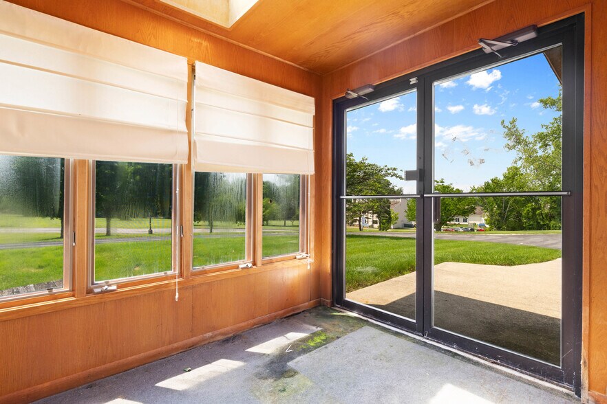 More Photos Of 2640 Ridgeway Ave, Rochester Medical For Lease