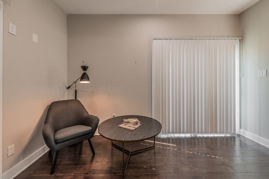 More Photos Of 630 S Walters, San Antonio Freestanding For Sale