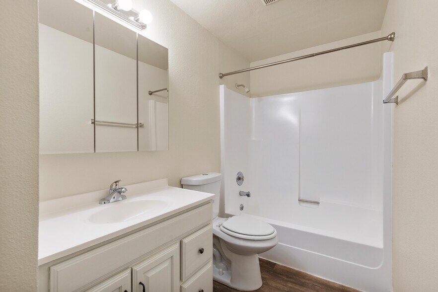 More Photos Of 700 W Maple St, Monroe Apartments For Sale