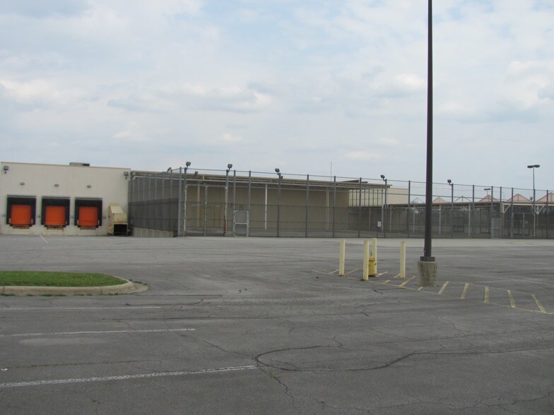 More Photos Of 2090 N Cable Rd, Lima Warehouse For Sale