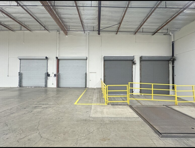 More Photos Of 5155 Goldman Ave, Moorpark Manufacturing For Sale