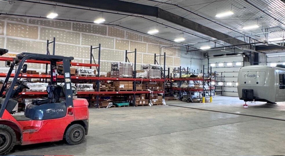 More Photos Of 517 Well St, Williston Warehouse For Sale