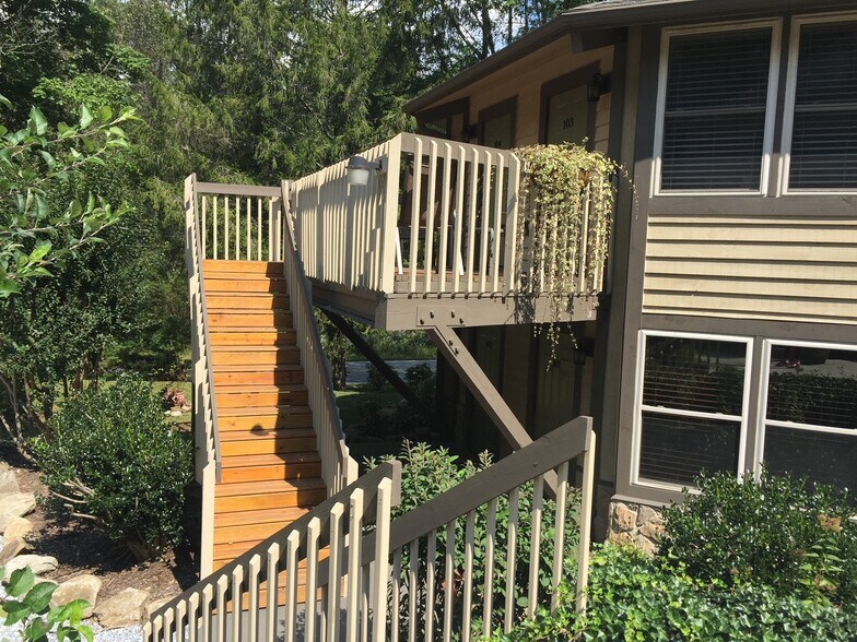 More Photos Of 19259 Rosman Hwy, Sapphire Hotel For Sale