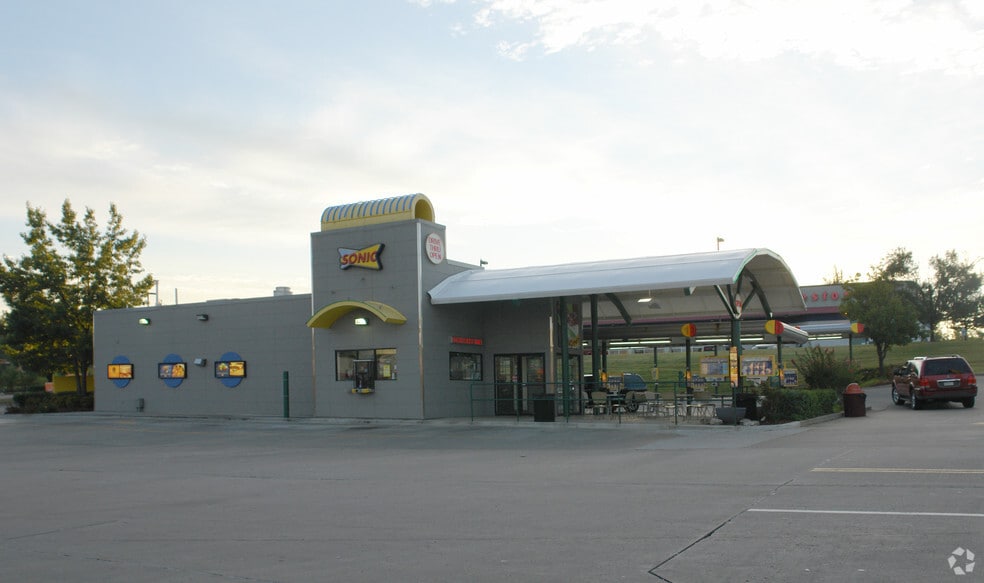 Primary Photo Of 4927 E 91st St, Tulsa Fast Food For Sale