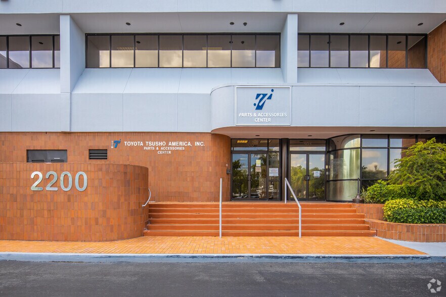 More Photos Of 2200 SW 45th St, Fort Lauderdale Warehouse For Lease