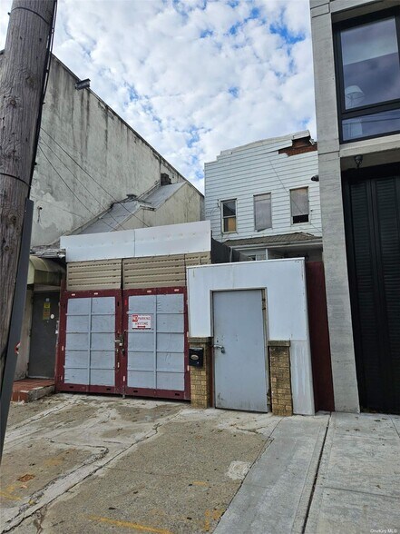 More Photos Of 3016 -3018 37th Ave, Long Island City Auto Repair For Sale
