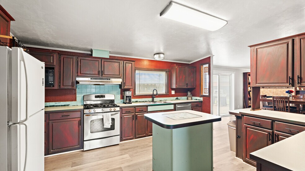 More Photos Of 20500 N 2810 Rd, Kingfisher Lodge Meeting Hall For Sale