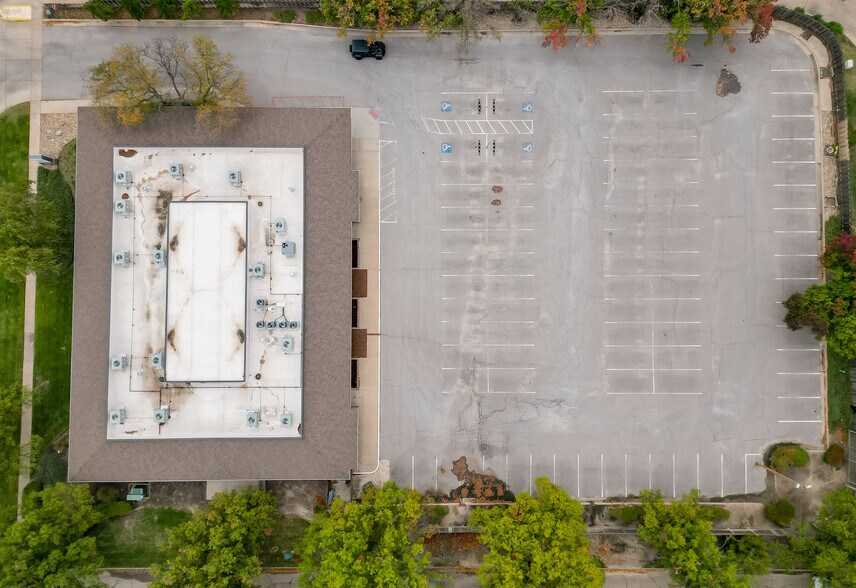 More Photos Of 655 N Woodlawn St, Wichita Medical For Lease