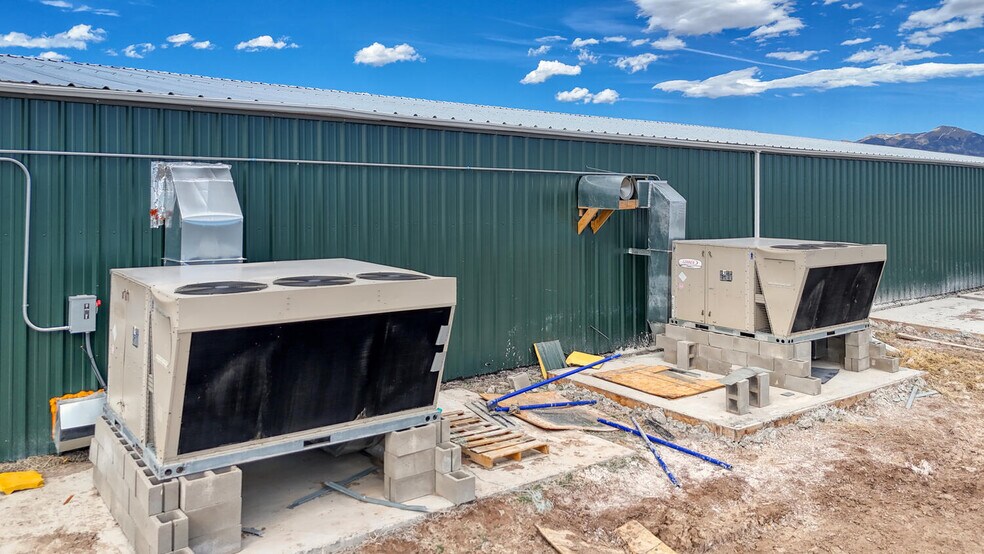 More Photos Of 427 Kush Ln, Moffat Warehouse For Sale
