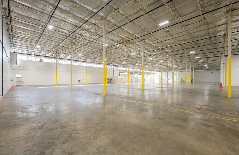 More Photos Of 1480 Bells Ferry Rd, Marietta Warehouse For Lease