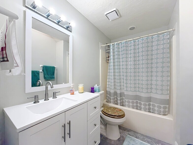 More Photos Of 421 NW 14th Pl, Crystal River Apartments For Sale