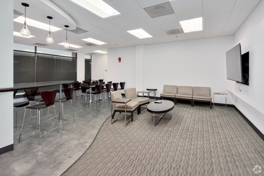 More Photos Of 10210 Greenbelt Rd, Lanham Office For Sale