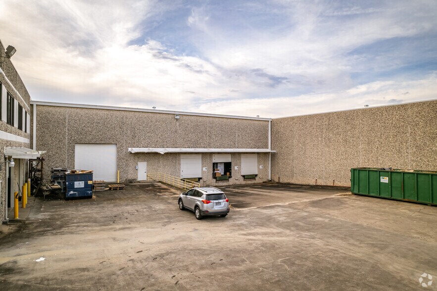 More Photos Of 11100 W Airport Blvd, Stafford Warehouse For Lease