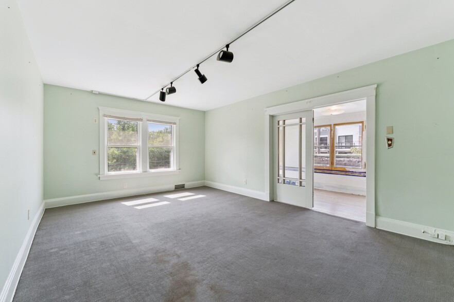 More Photos Of 12610 Larchmere Blvd, Cleveland General Retail For Sale