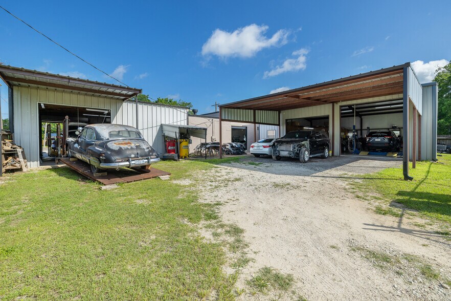 More Photos Of 418 S Commerce St, Bremond Auto Repair For Sale