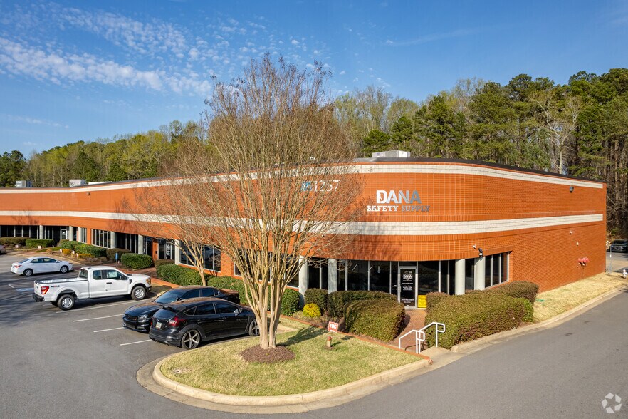More Photos Of 1257 Kennestone Cir, Marietta Warehouse For Lease