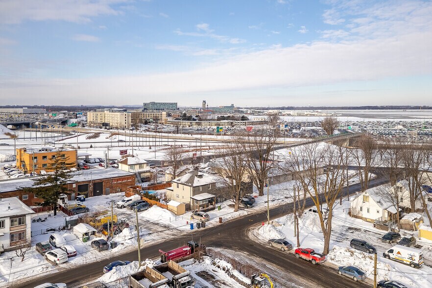 More Photos Of 610 Av O'connell, Dorval Storefront Retail Office For Lease