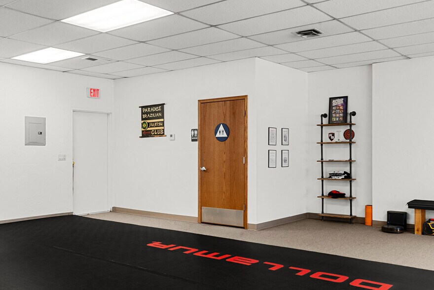 More Photos Of 7126 Skyway, Paradise Storefront Retail Office For Sale