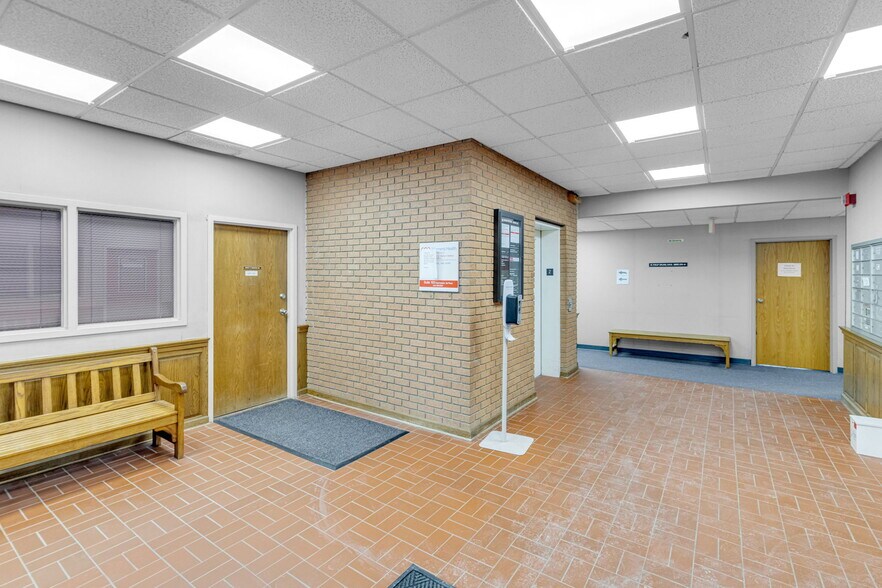 More Photos Of 60 Westwood Ave, Waterbury Medical For Sale