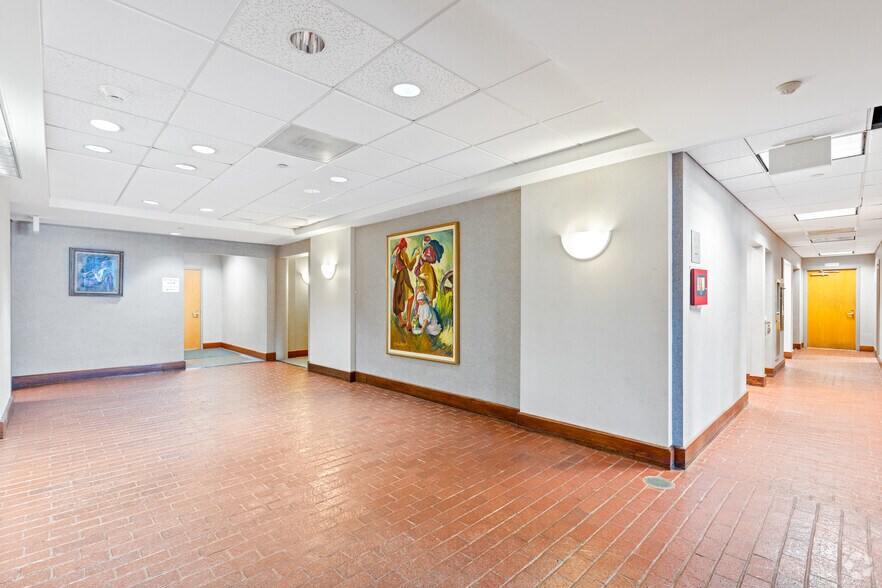 More Photos Of 8233 Old Courthouse Rd, Vienna Medical For Lease