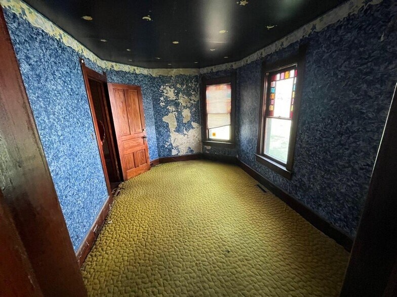 More Photos Of 203 E Delaware St, Decatur Multifamily For Sale