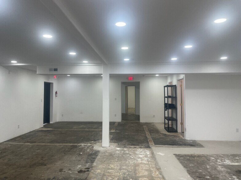 More Photos Of 330 E Oak St, Louisville Office For Sale