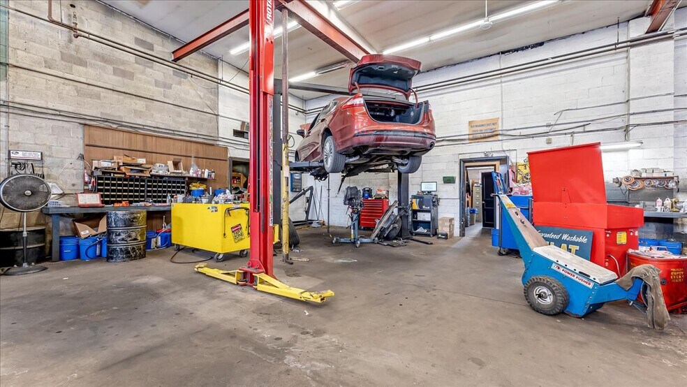 More Photos Of 2115 Union Blvd, Allentown Auto Repair For Sale