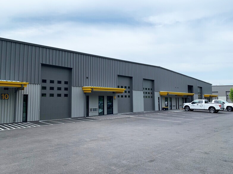 Primary Photo Of 51 Dynamic Dr, Scarborough Manufacturing For Sale